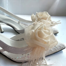 Load image into Gallery viewer, Organza Rose Fabric Flower Feather Shoes Clips, Handmade Decor - Champagne