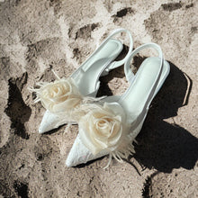Load image into Gallery viewer, Organza Rose Fabric Flower Feather Wedding Shoes Clips, Handmade Decor - Champagne