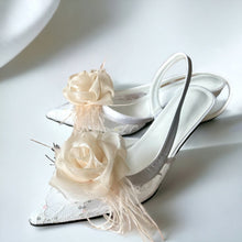 Load image into Gallery viewer, Organza Rose Fabric Flower Feather Wedding Shoes Clips, Handmade Decor - Champagne
